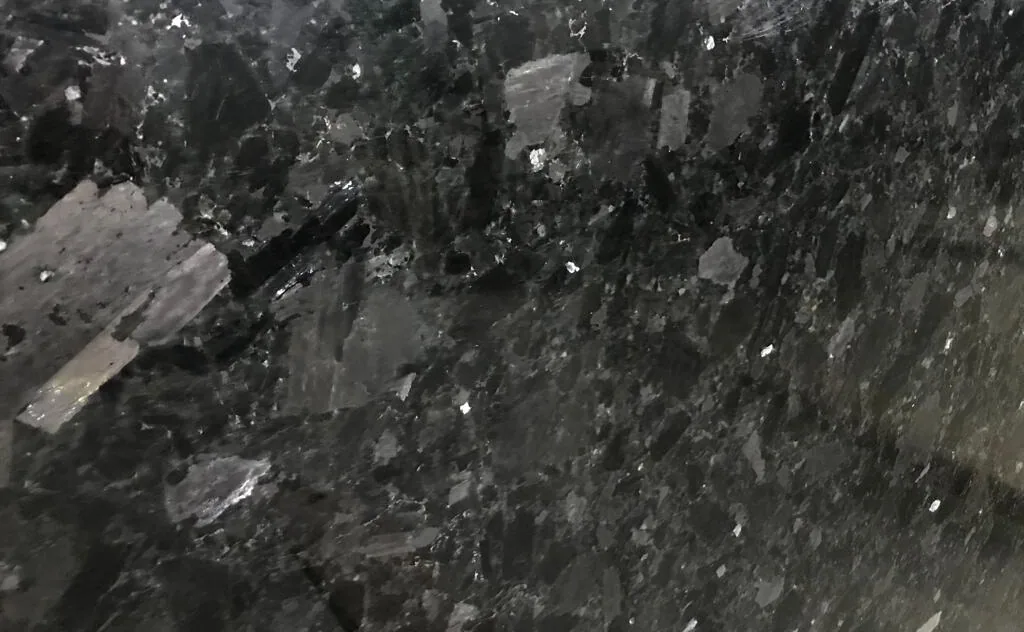 Невирівський лабрадорит (Black Ice)